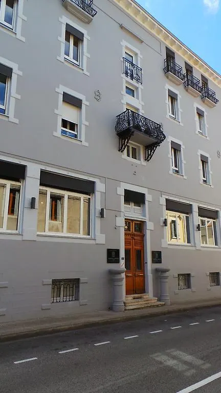 ***  Le Nouvel Hotel Oyonnax France